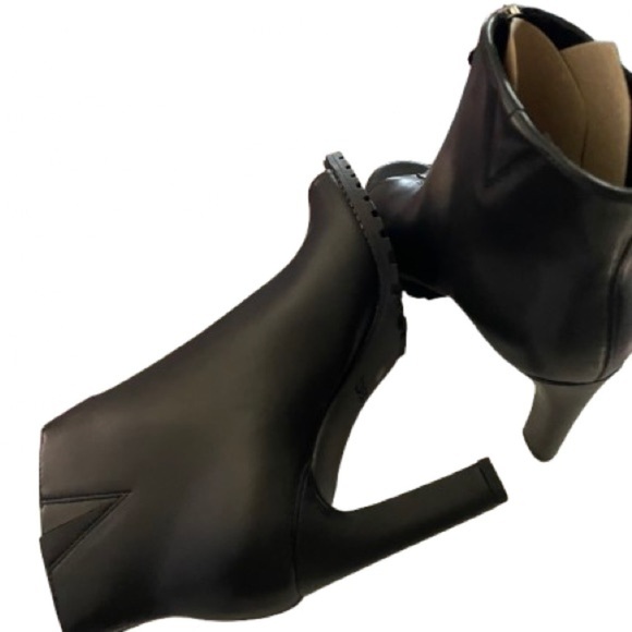 Bar III black, peep-toe,4" heel leather shoe, ships FREE! - Picture 8 of 11